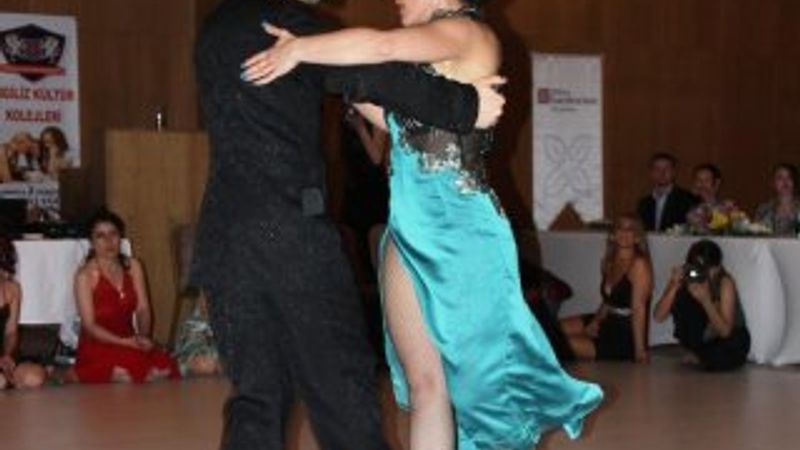 Diyarbakır'da Kürtçe müzik eşliğinde tango