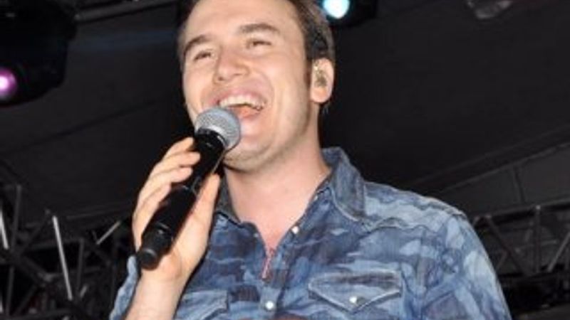 Mustafa Ceceli hayranlarıyla coştu