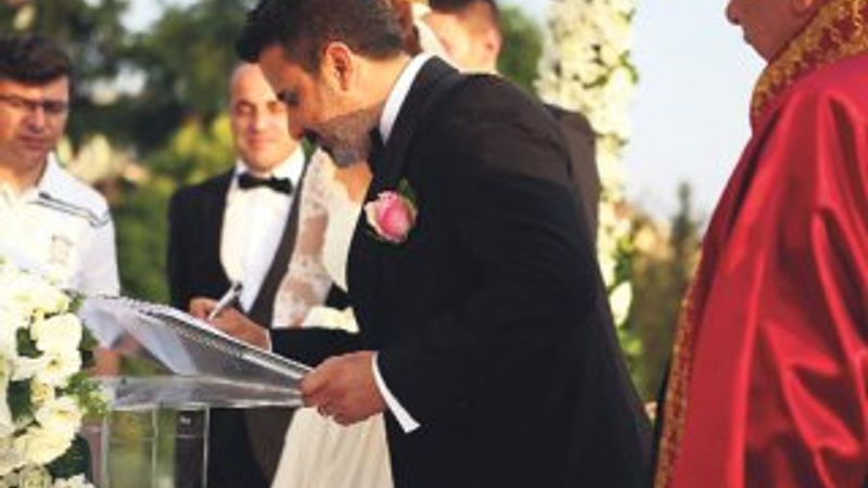 Emrah: Düğünümüz dillere destandı