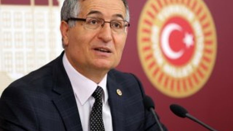 Özcan Yeniçeri kimdir