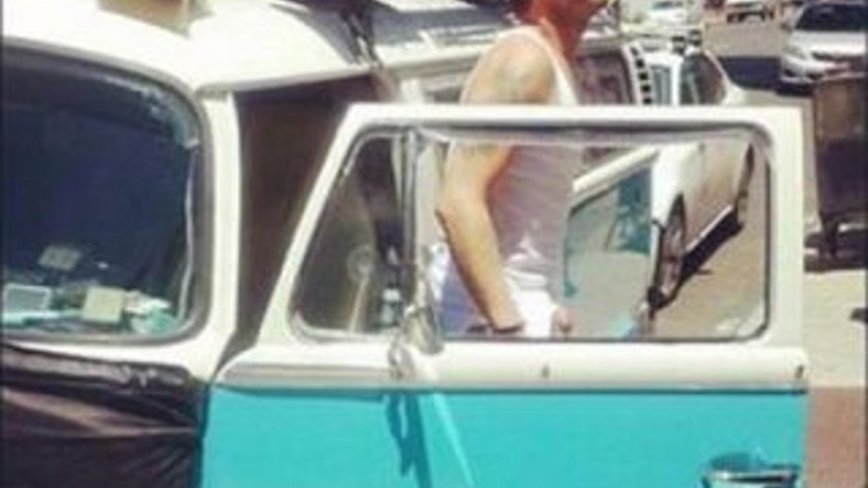 Kıvanç Tatlıtuğ'un karavan pozu