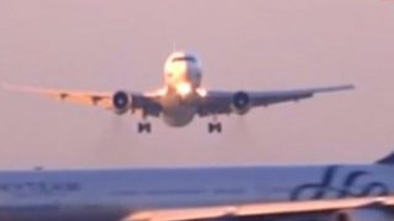 Malezya yolcu uçağı düştü