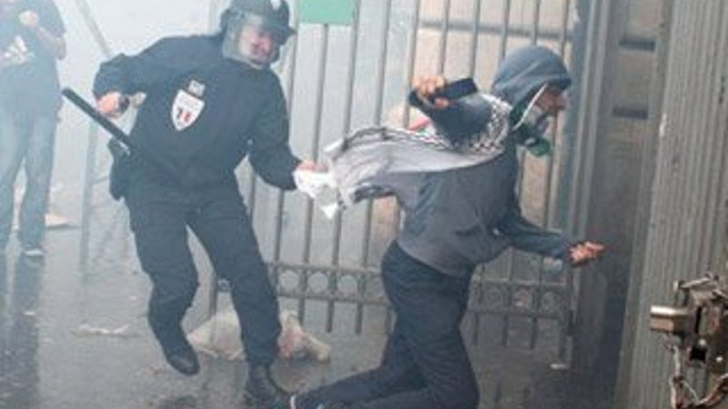 Fransa'da İsrail protestolarına polisten sert müdahale