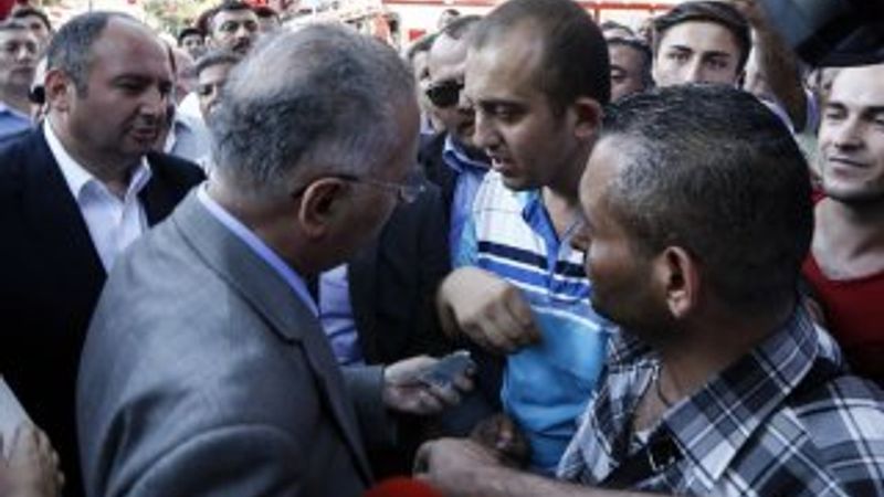 Ekmeleddin İhsanoğlu evimde ekmek yok diyene para verdi