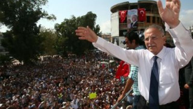 Ekmeleddin İhsanoğlu ilk kez Hatay'da miting yaptı