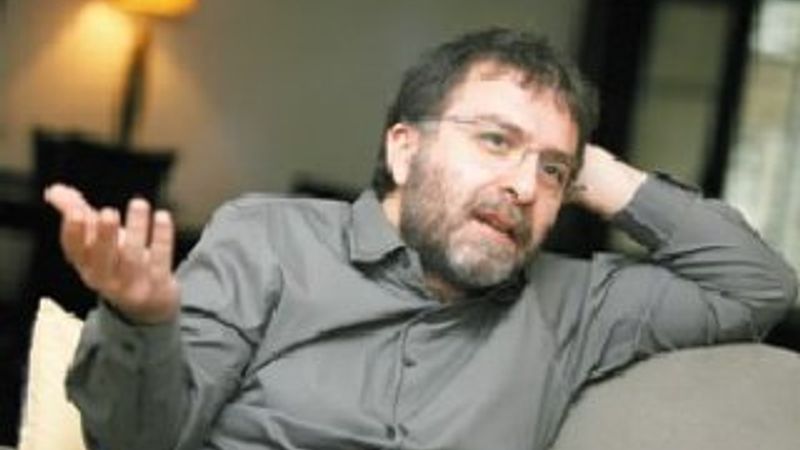 Ahmet Hakan sevgilisiyle kameralara yakalandı