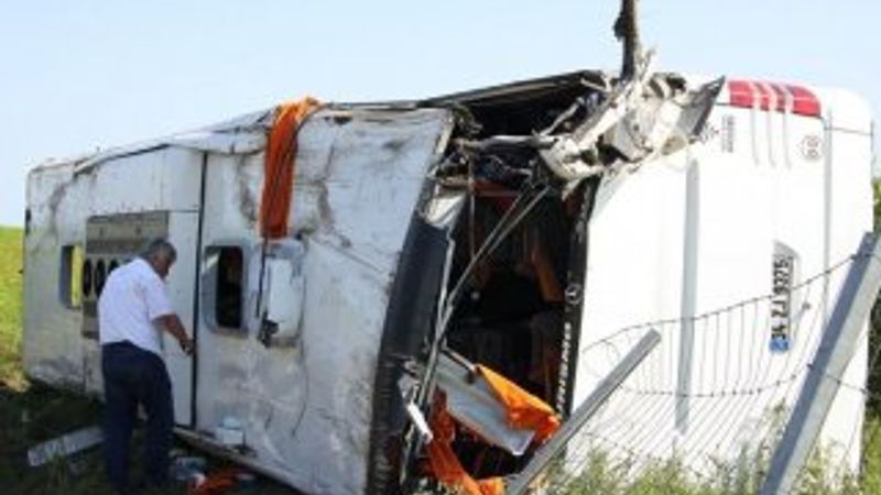 Sırbistan'da Türk plakalı otobüs devrildi