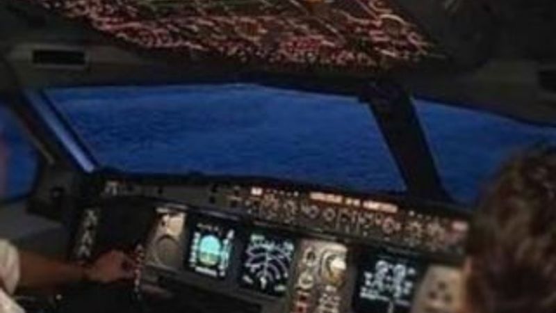 Hintli pilot uyuya kaldı kule son anda farketti