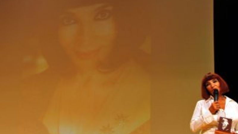 Gülriz Sururi bikinili fotoğraflarını paylaştı