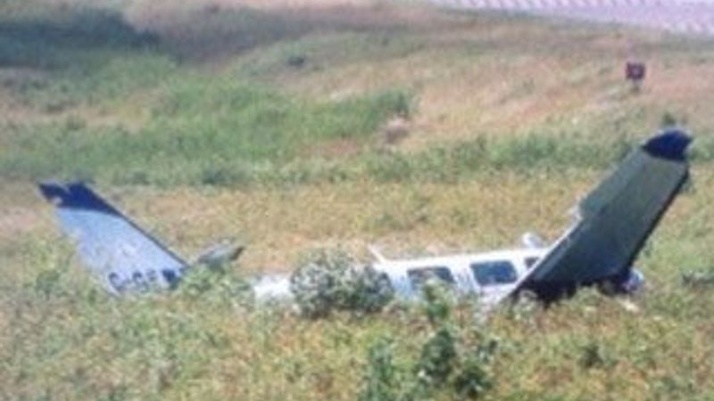 Kanada'da ambulans uçak düştü