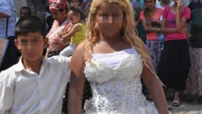 Bursa'da iki çocuk evlendirildi