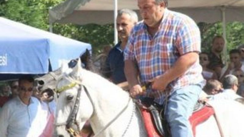 İsmail Türüt ata binerse İZLE