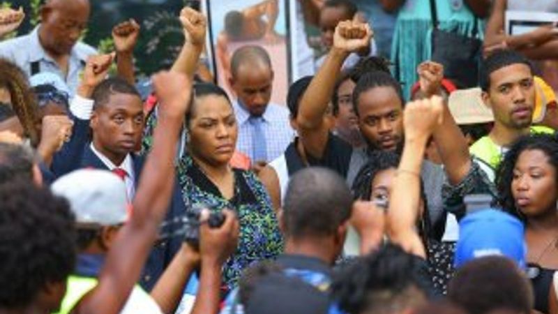 Ferguson'u görmeyen CNN'e Atlanta'daki merkezinde tepki