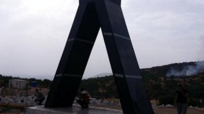 Diyarbakır'daki PKK'lı heykeli yıkıldı İZLE