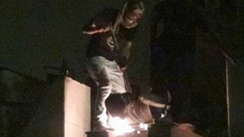 Diyarbakır'da Atatürk heykeline saldırı