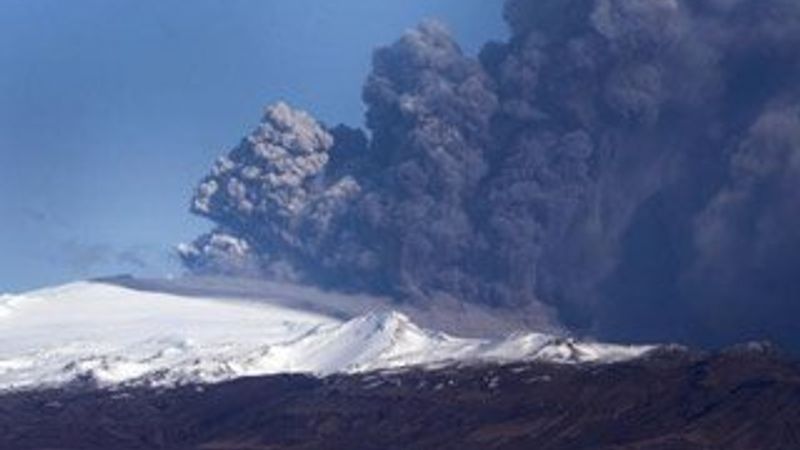 İzlanda'da yanardağ alarmı