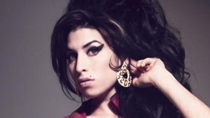 Amy Winehouse'un heykeli dikilecek
