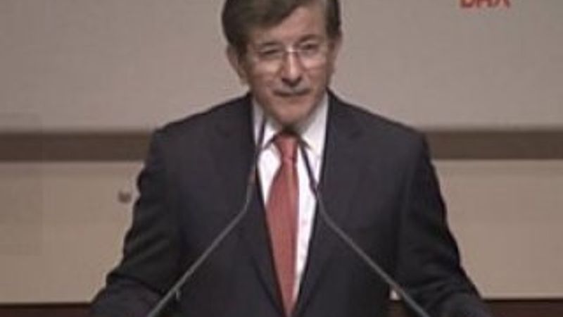 Ahmet Davutoğlu ilk konuşmasını yaparken duygulandı