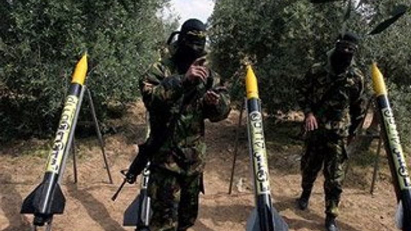 İsrail: Gazze'den 180 füze fırlatıldı