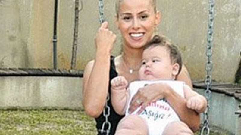 Niran Ünsal kliplerde çıplaklığa isyan etti