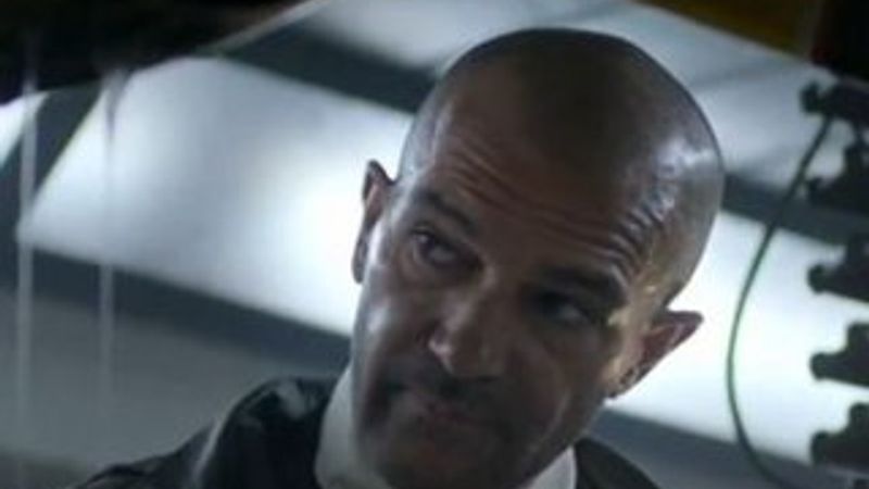 Antonio Banderas aksiyona hazır - Tıkla İzle