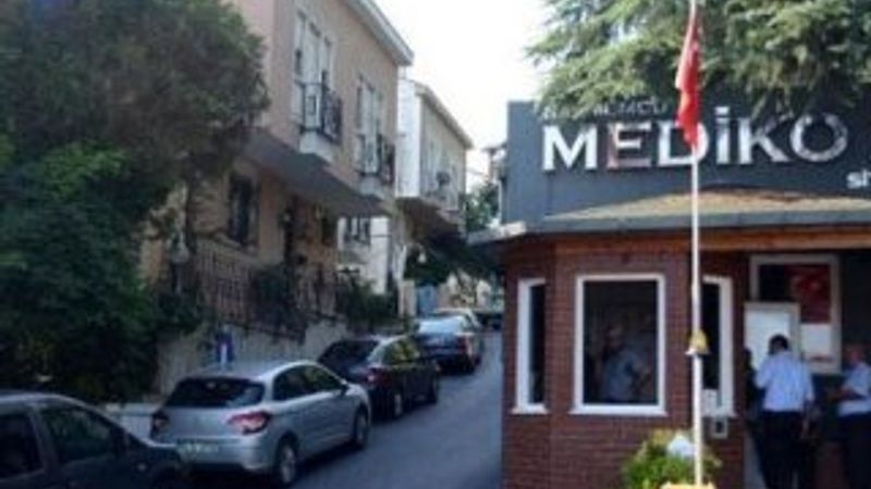 Beşiktaş'ta lüks sitedeki bir evde evli çift ölü bulundu