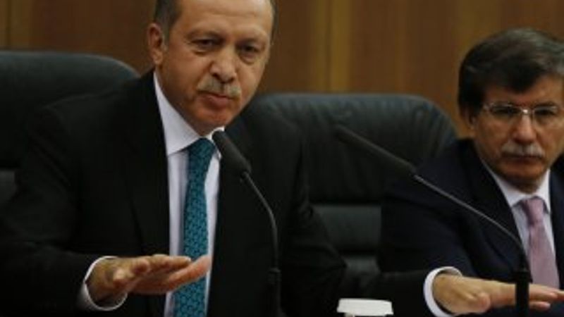 Erdoğan ve Davutoğlu Cuma namazını beraber kıldı