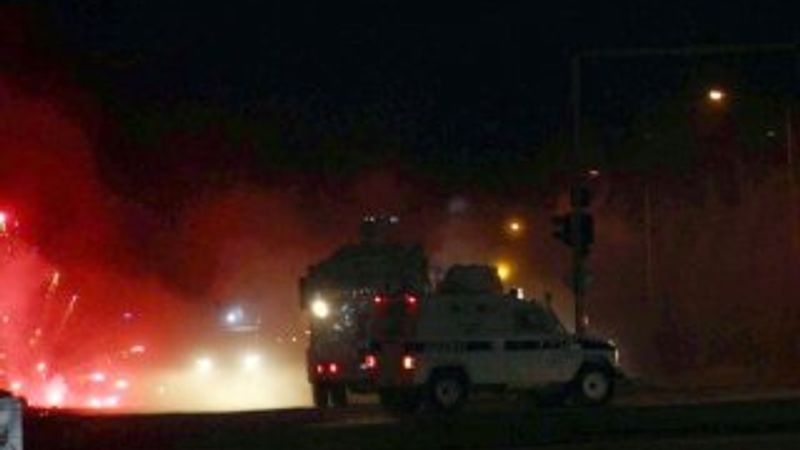 Diyarbakır'da göstericinin elinde bomba patladı