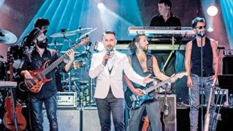 Tarkan jet-set'e göbek attırdı İZLE