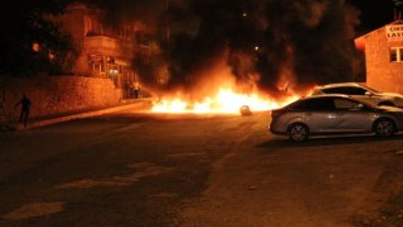Bingöl'de heykel protestosu yangına sebep oldu