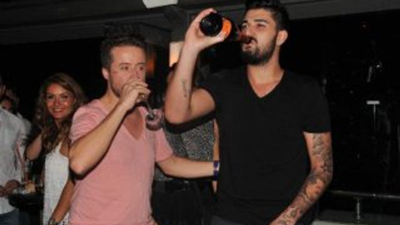 İdo Tatlıses şampanya patlattı