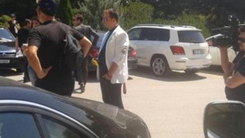 Beyaz TV muhabiri Anıtkabir'den kovuldu İZLE