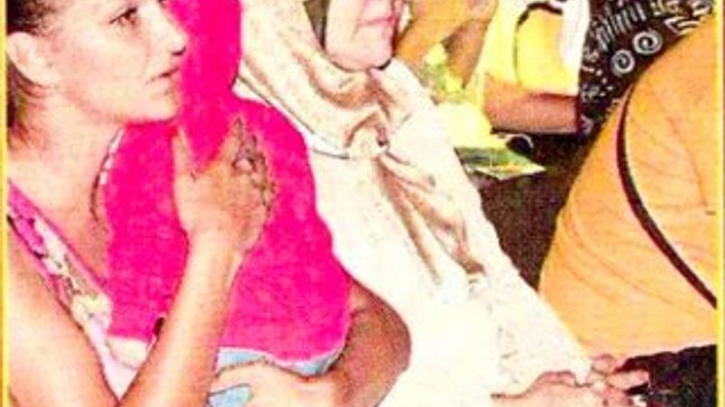 Kayınvalidesi Hande Yener'i izledi