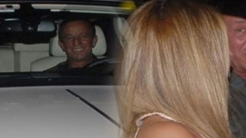 Ali Ağaoğlu genç sevgilisiyle sahil turu attı