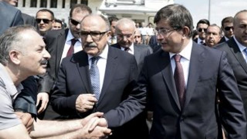 Davutoğlu Cuma namazına Beşir Atalay ile gitti