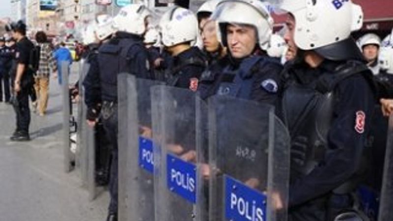 Yasa dışı dinleme operasyonunda 13 polis serbest