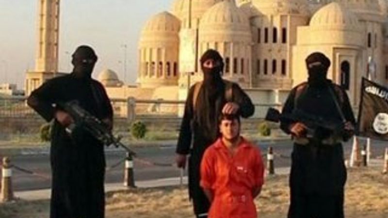 IŞİD bir Kürdün kafasını keserek Barzani'ye mesaj verdi