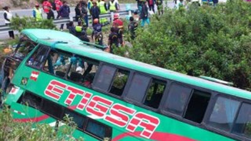 Kanada'da otobüs devrildi: 56 yaralı