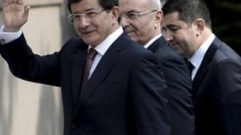 Yeni kabinede 3 bakan yok İZLE