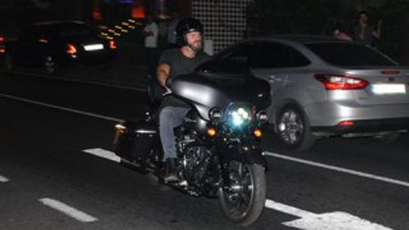 Kıvanç Tatlıtuğ anne yasağını deldi