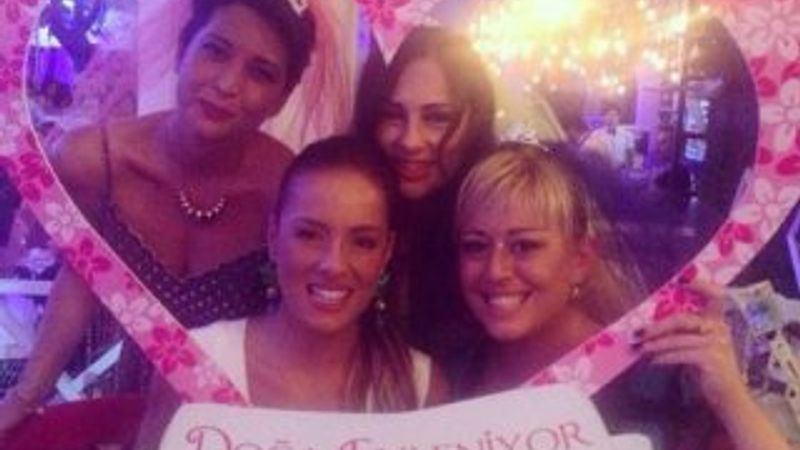 Doğa Rutkay'dan sürpriz kına gecesi