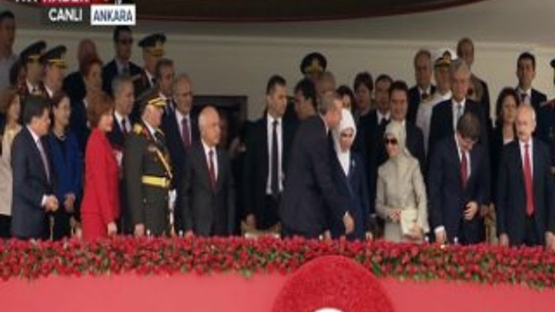 Kılıçdaroğlu Erdoğan'ın elini sıkmadı İZLE