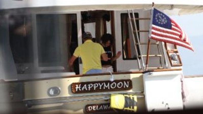 Ersun Yanal esmer sevgilisiyle görüntülendi