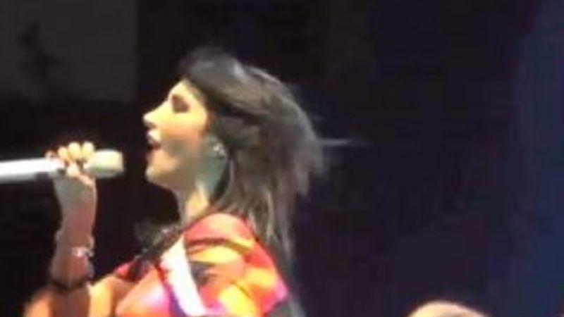 Hande Yener Manisalı sevenlerini coşturdu