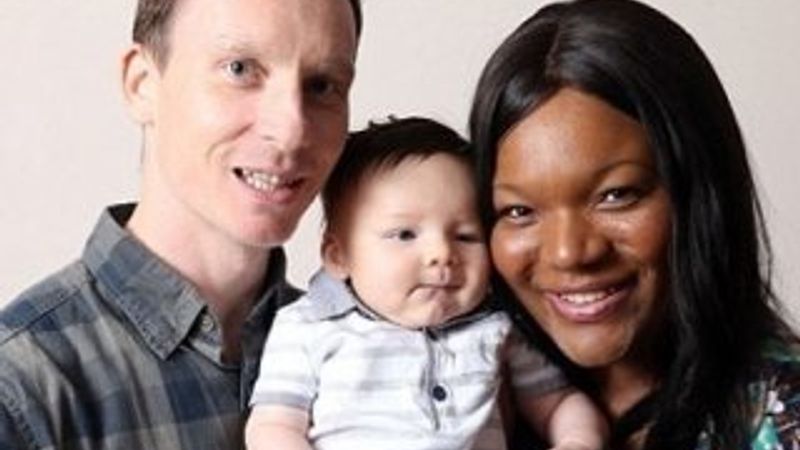 Siyahi annenin beyaz bebeği oldu