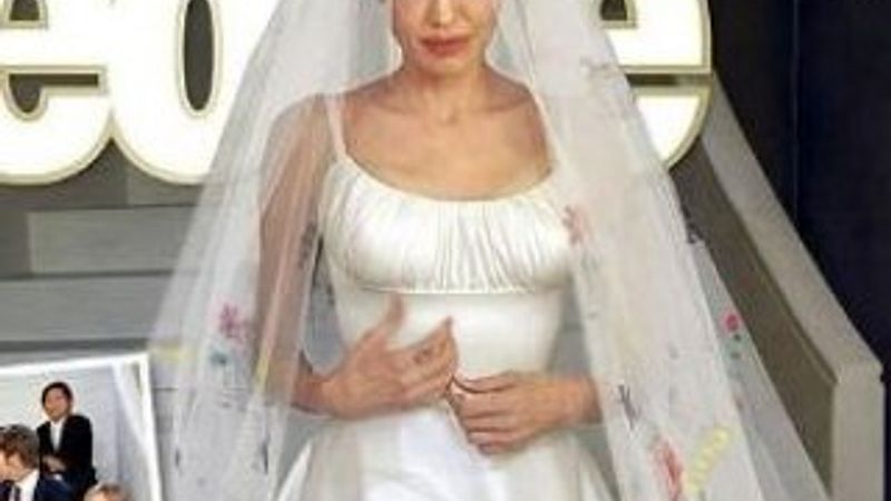 Angelina Jolie'nin merak edilen gelinliği