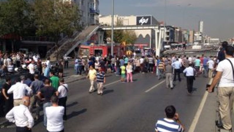 Avcılar'da üst geçidi yıkan şoför: Damperi indiremedim
