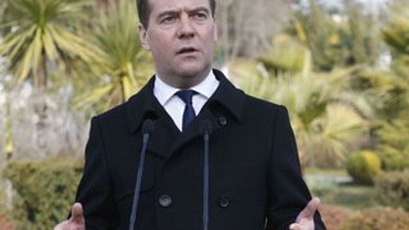 Rusya Başbakanı Medvedev Davutoğlu'nu kutladı