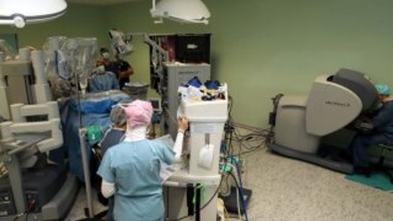 Devlet hastanelerinde ameliyat yapan robotlar artacak