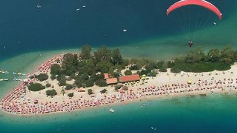 İsveçli paraşütçü kayalıklara çarparak hayatını kaybetti